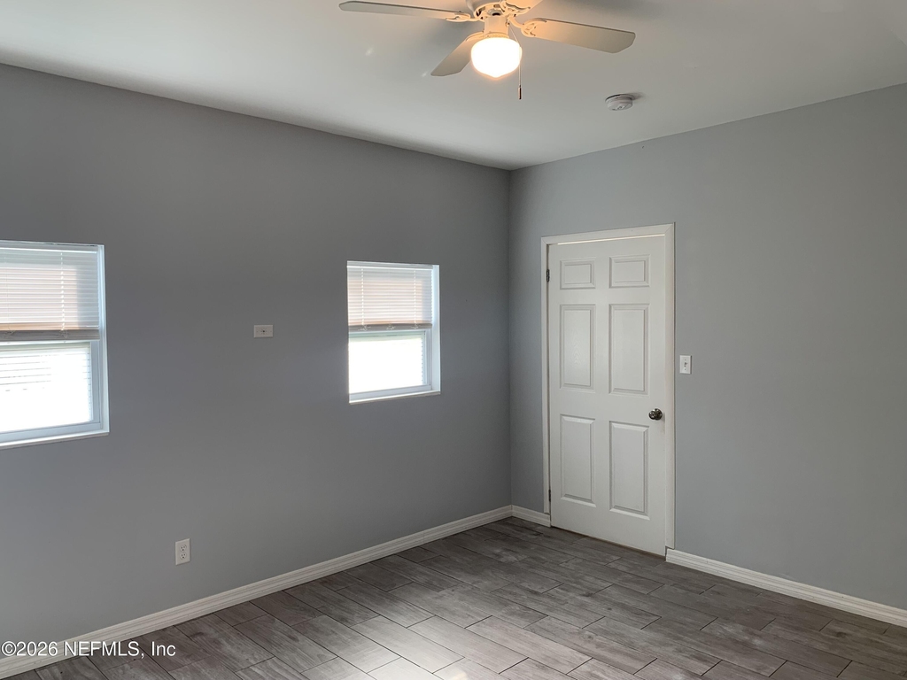 1710 Rowe Avenue - Photo 9