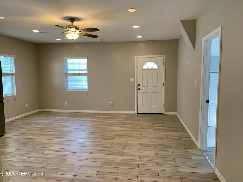 1710 Rowe Avenue - Photo 4