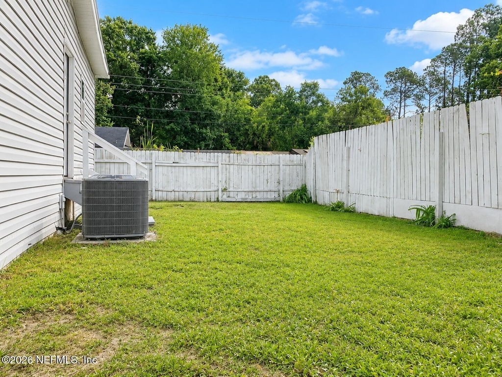 1710 Rowe Avenue - Photo 2
