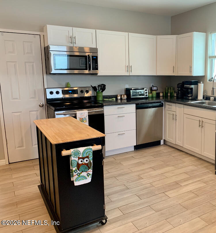 1710 Rowe Avenue - Photo 8