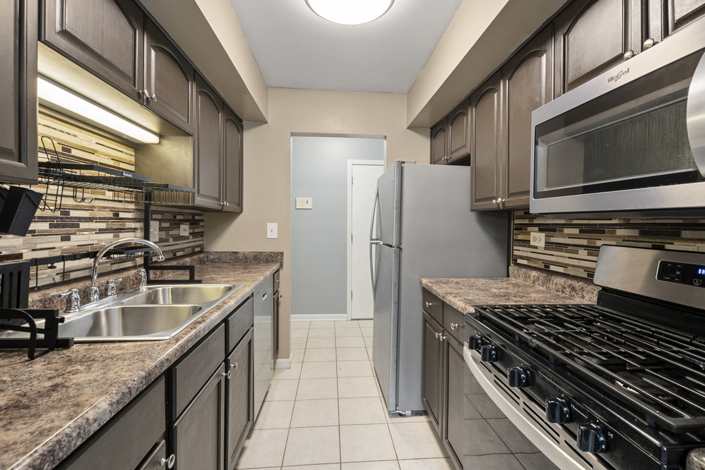2214 Country Club Drive - Photo 2