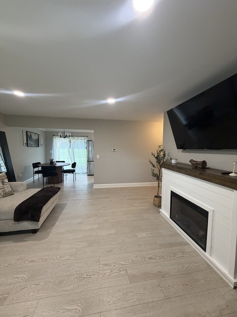 201 Fairwood Drive - Photo 2