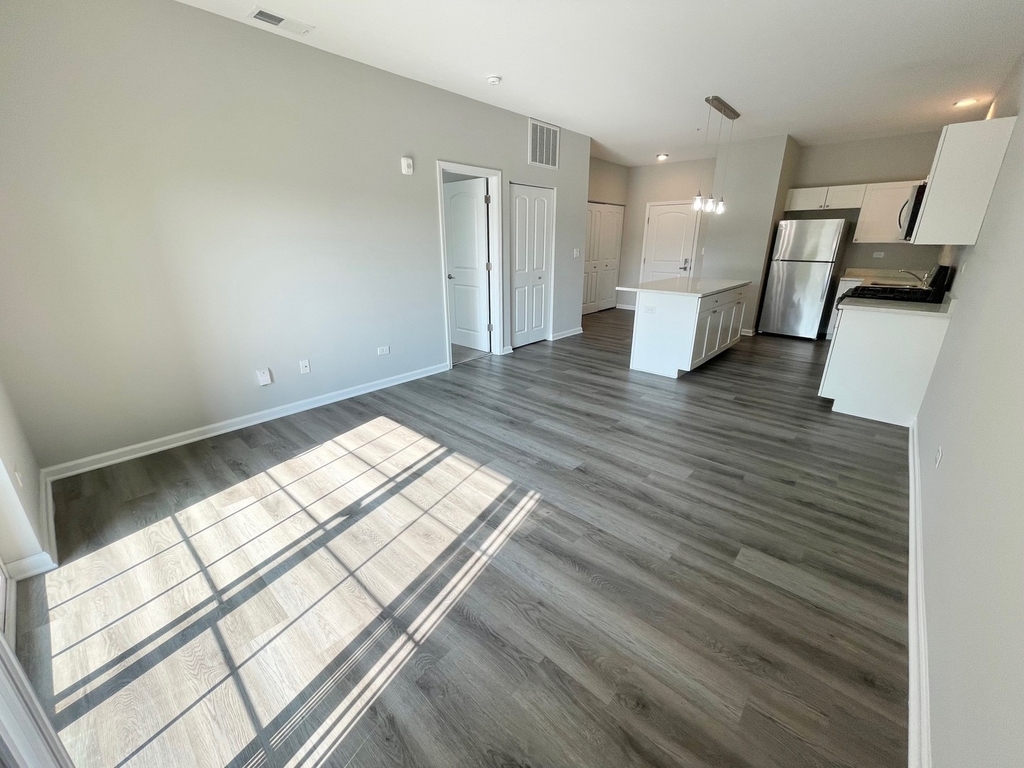 301 N Madison Street - Photo 4