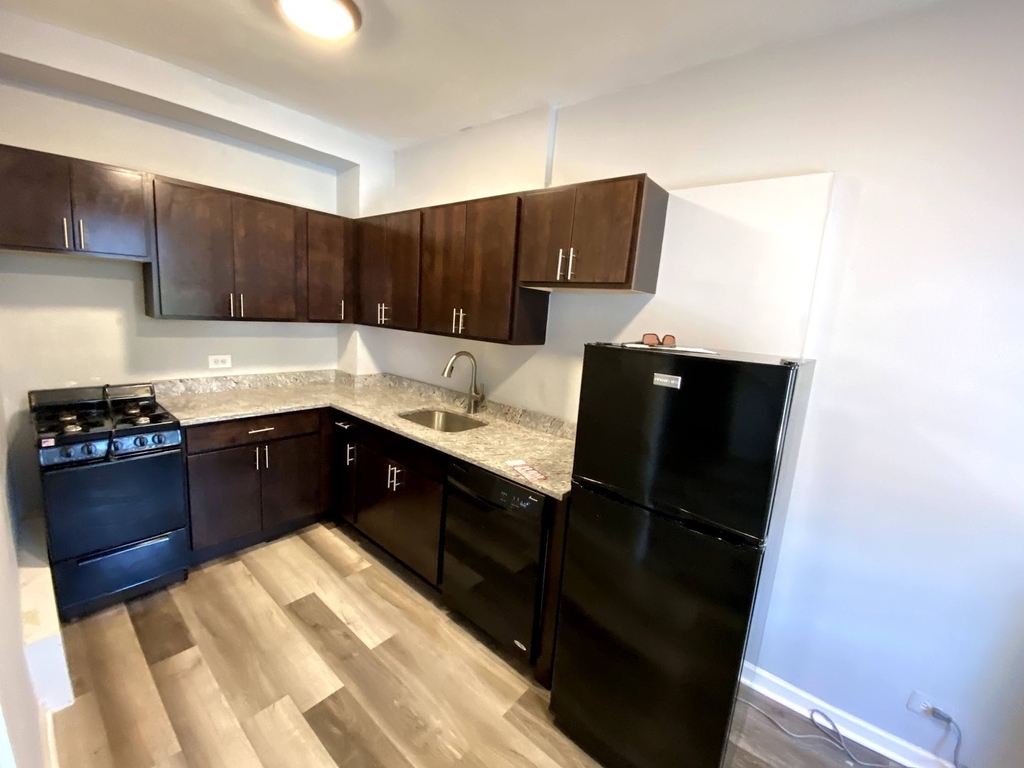 839 W Sheridan Road - Photo 4