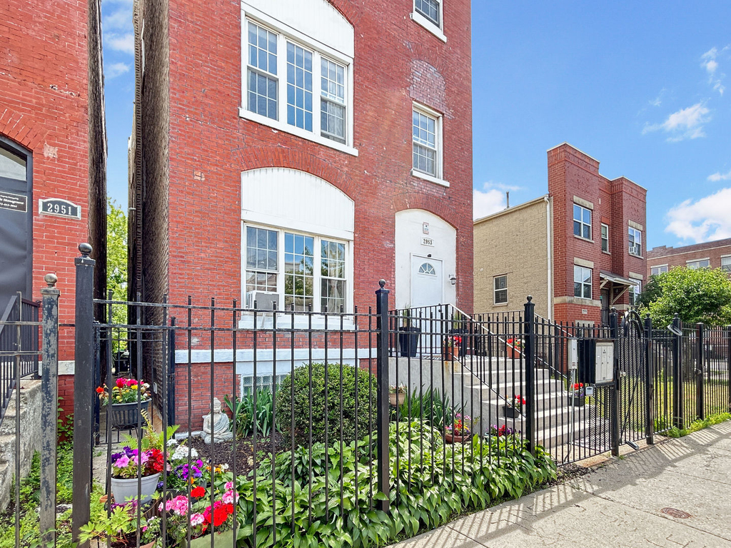 2953 W Warren Boulevard - Photo 2