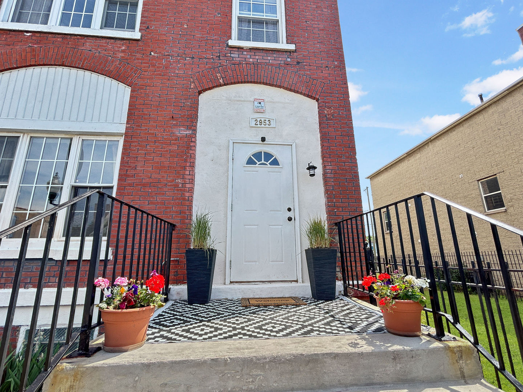 2953 W Warren Boulevard - Photo 4