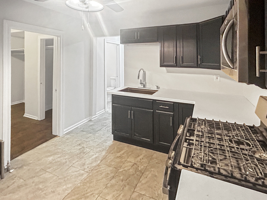 2953 W Warren Boulevard - Photo 9