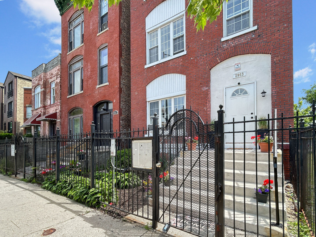 2953 W Warren Boulevard - Photo 1