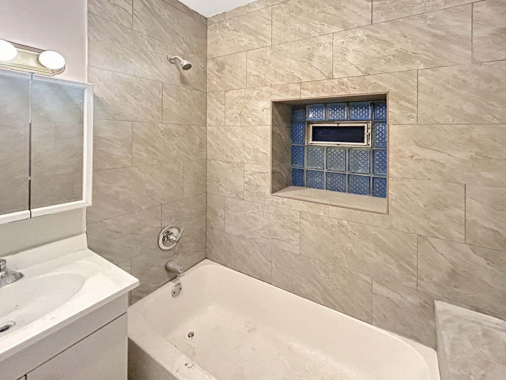 2953 W Warren Boulevard - Photo 19