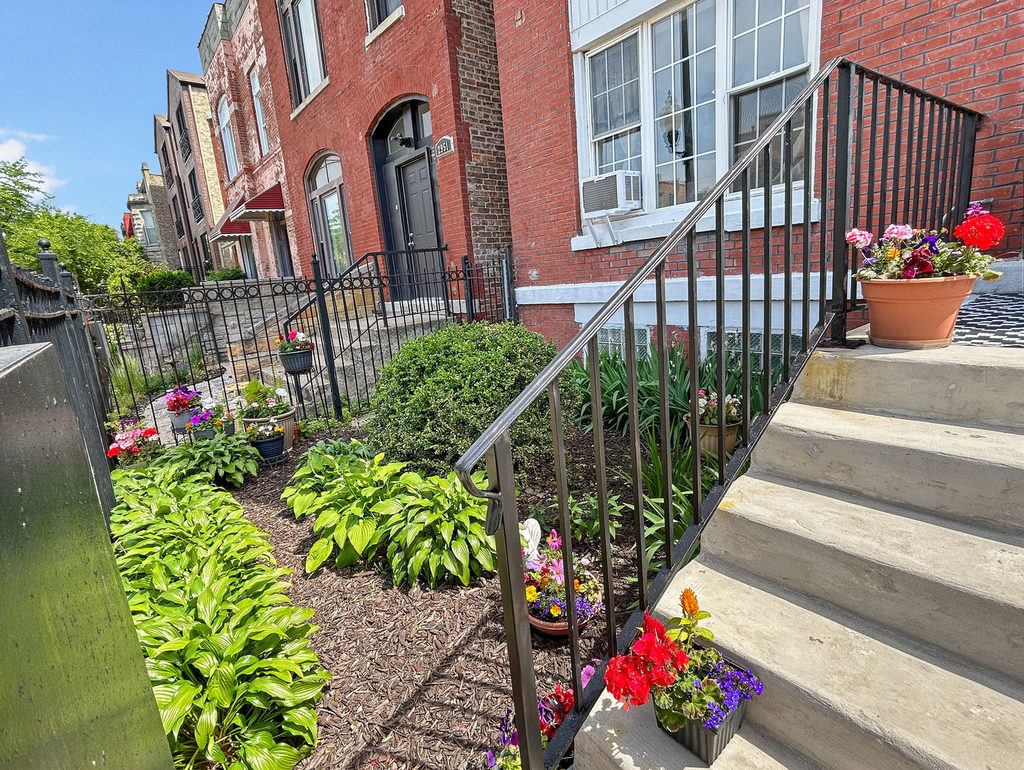 2953 W Warren Boulevard - Photo 3