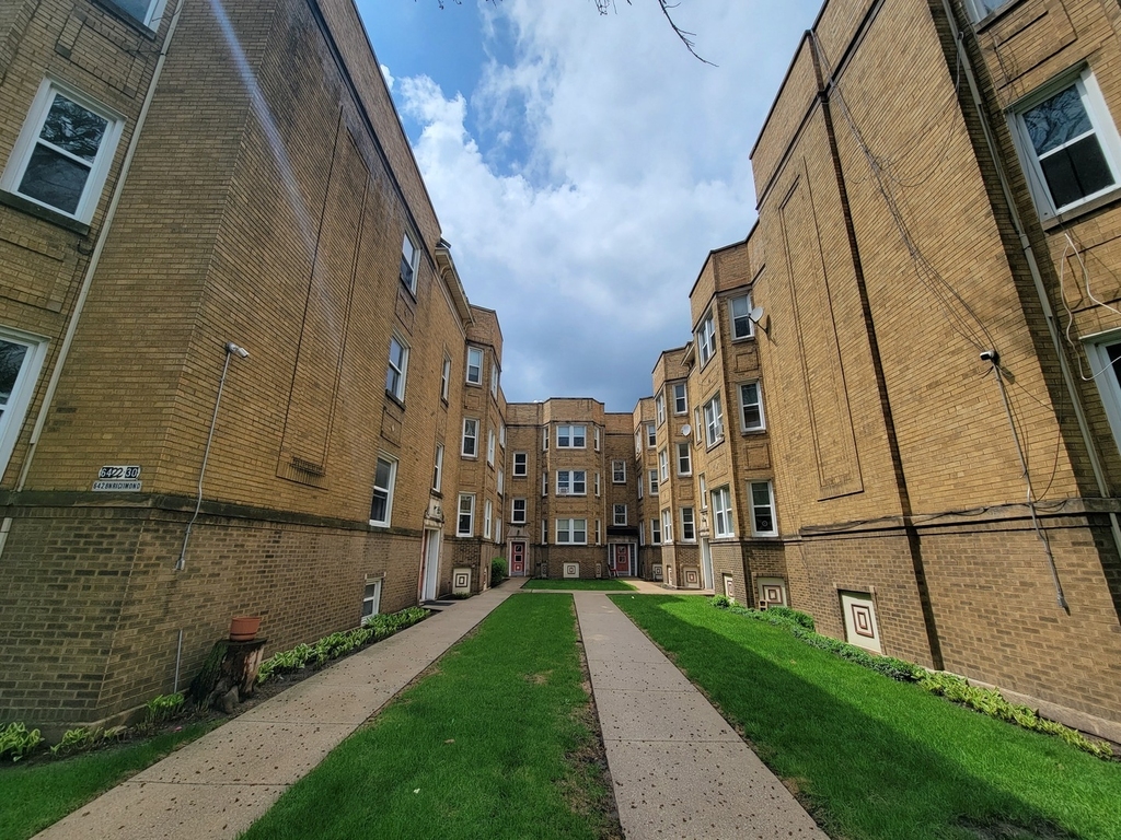 6422 N Richmond Street - Photo 0