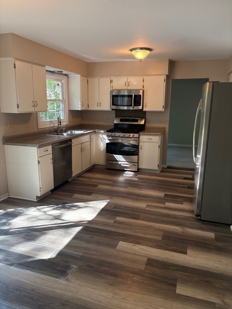 1613 Clyde Drive - Photo 3