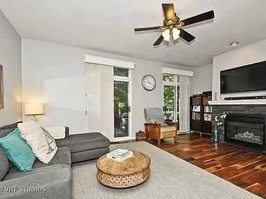 1521 S Indiana Avenue - Photo 2