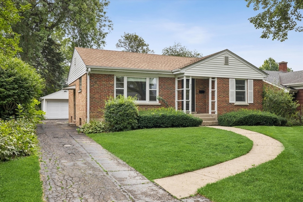 805 N Mitchell Avenue - Photo 1