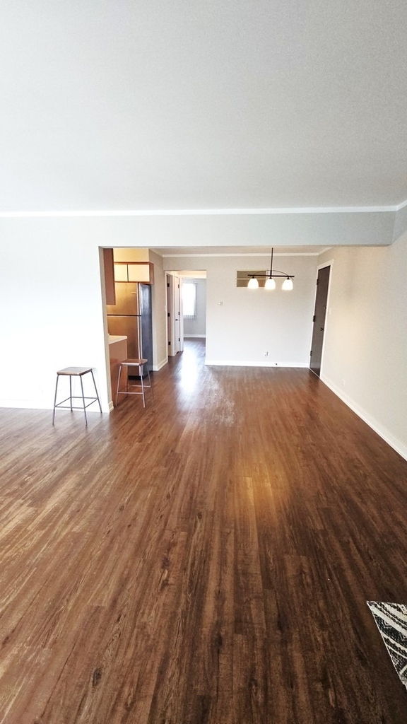 10940 S Keating Avenue - Photo 2
