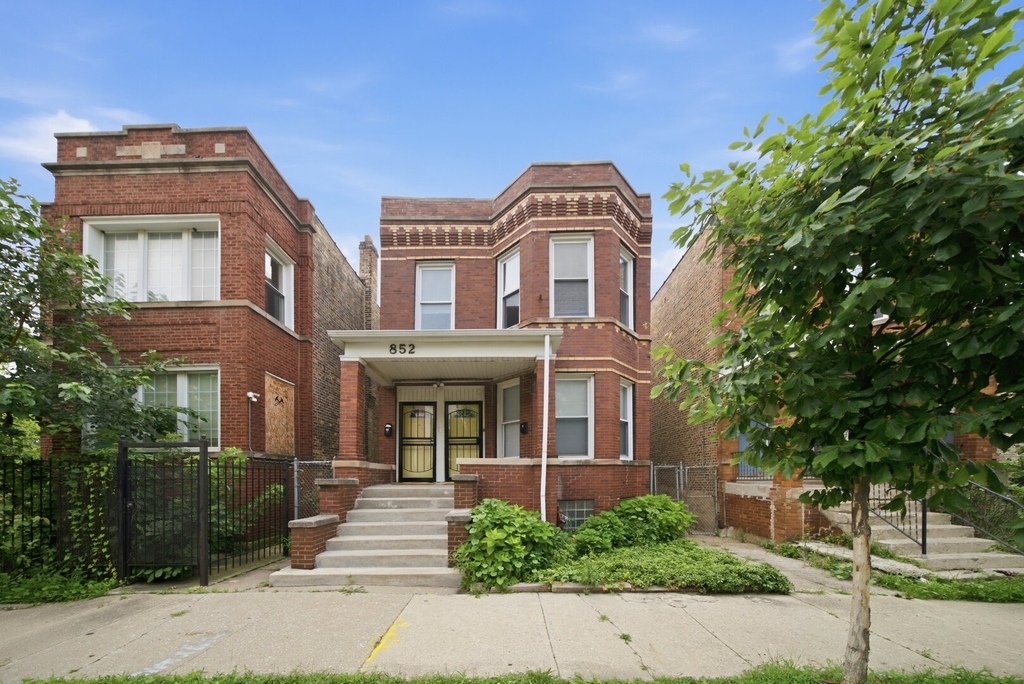 852 N Christiana Avenue - Photo 0
