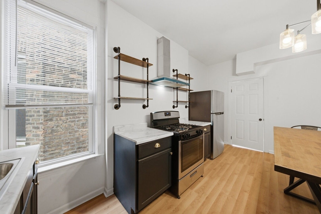 852 N Christiana Avenue - Photo 8