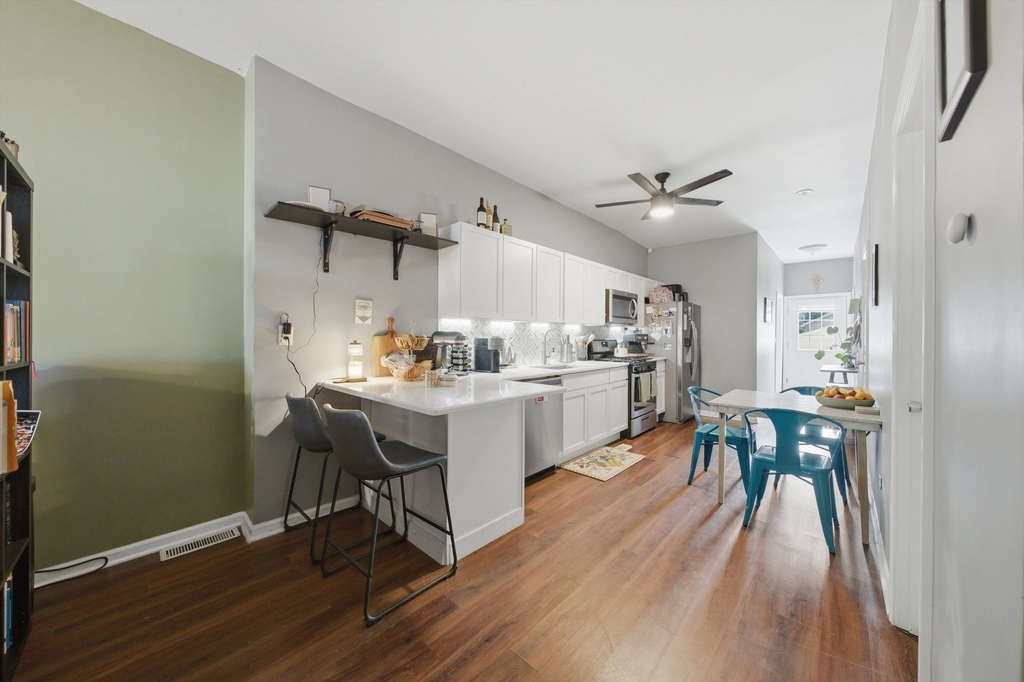 437 W 44th Place - Photo 6