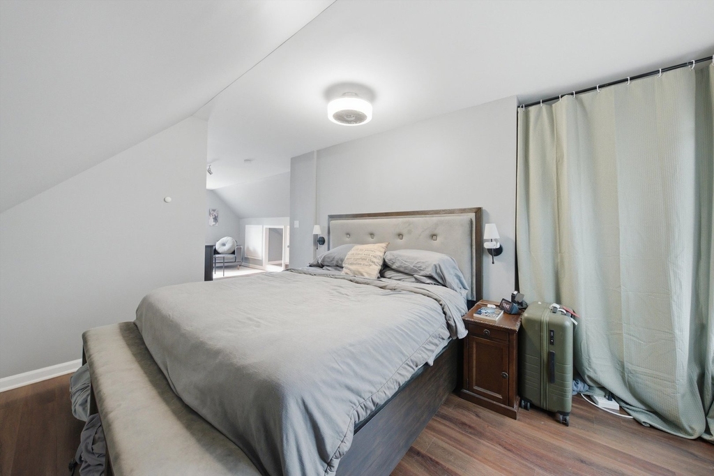 437 W 44th Place - Photo 21