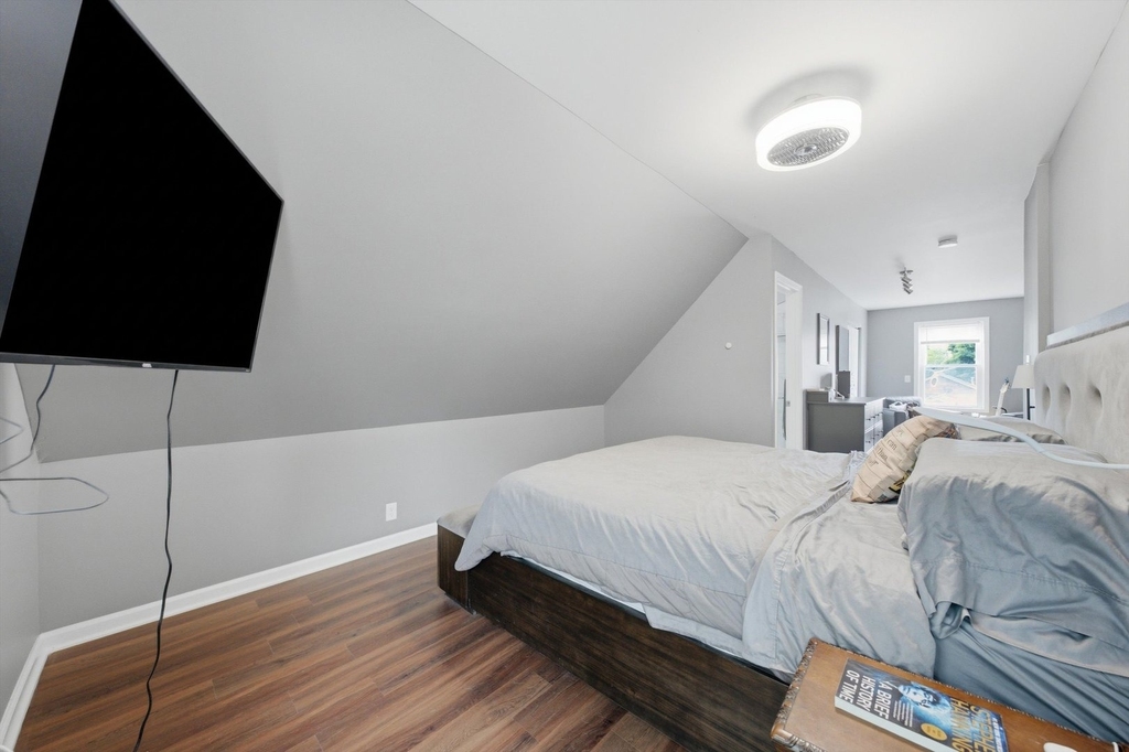 437 W 44th Place - Photo 22