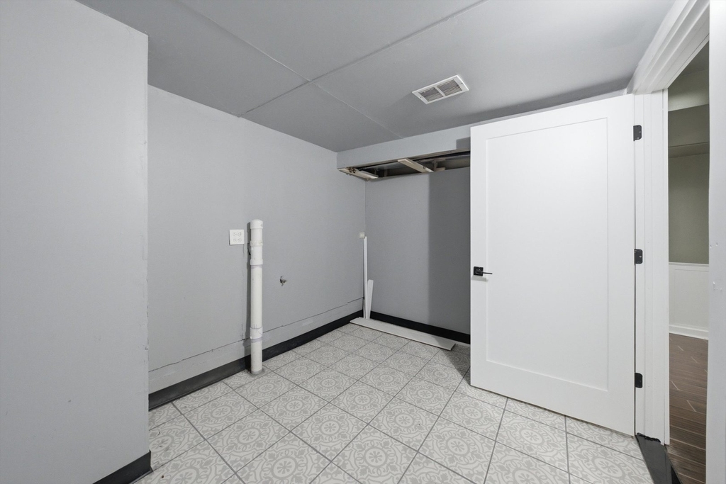 437 W 44th Place - Photo 30