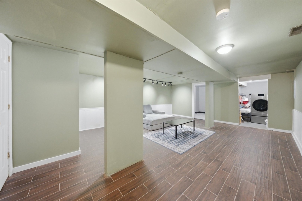 437 W 44th Place - Photo 29