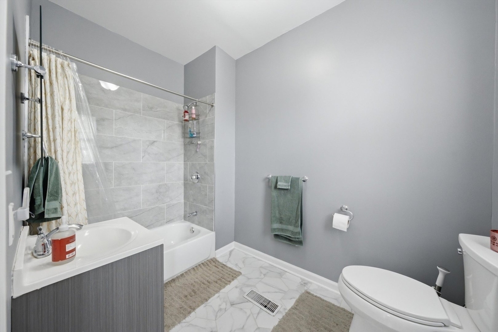 437 W 44th Place - Photo 13