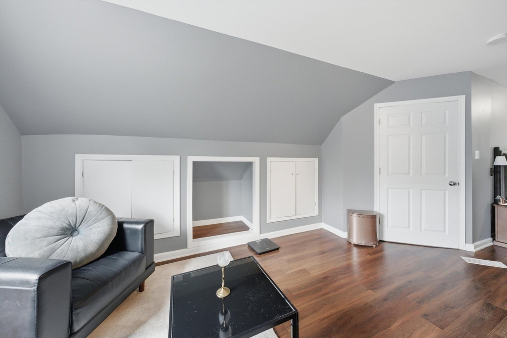 437 W 44th Place - Photo 16