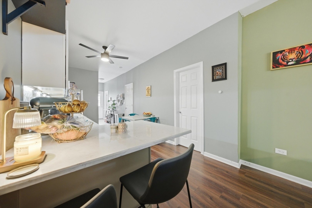 437 W 44th Place - Photo 8