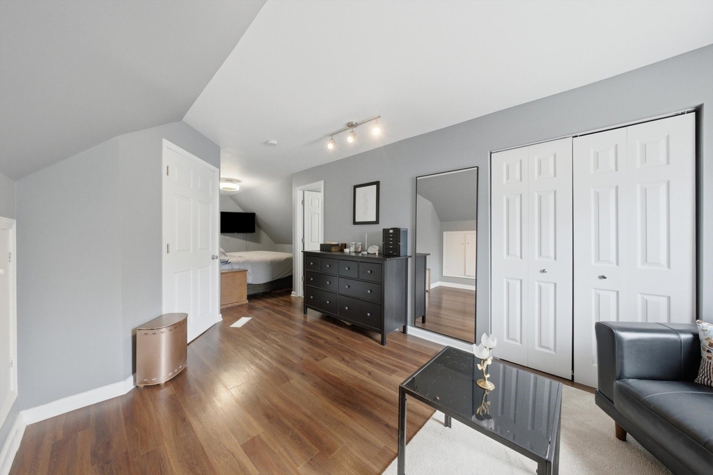 437 W 44th Place - Photo 19