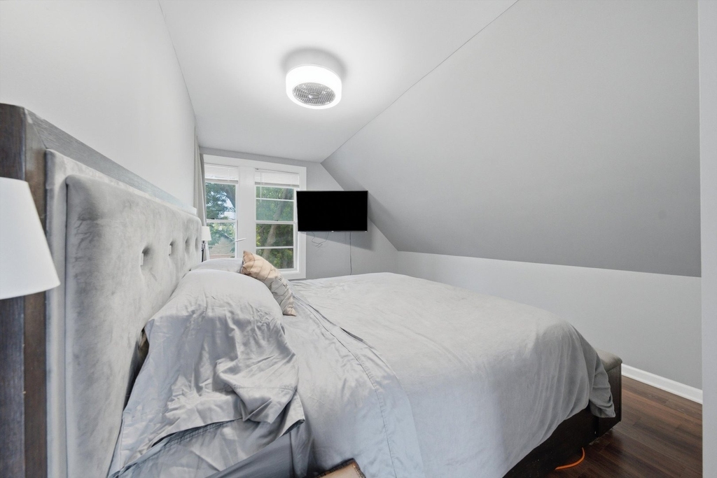 437 W 44th Place - Photo 25