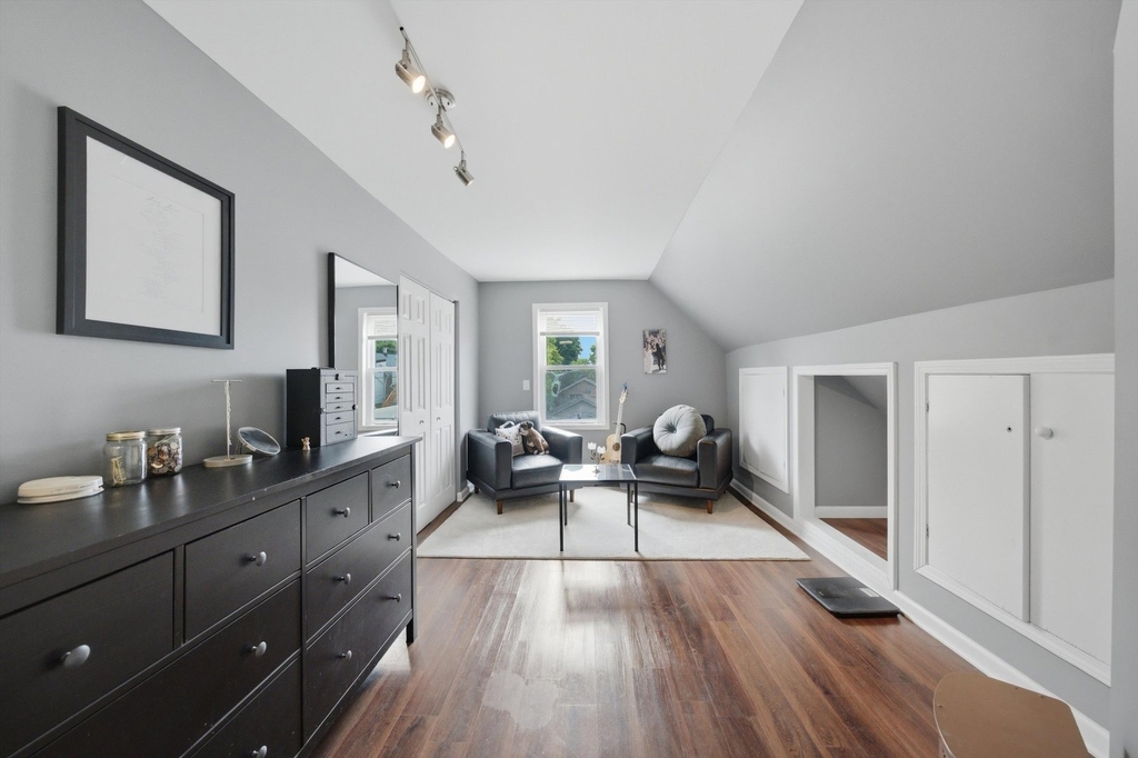437 W 44th Place - Photo 17