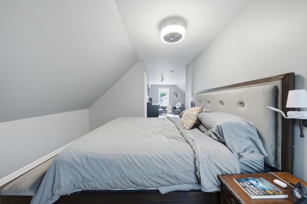 437 W 44th Place - Photo 23