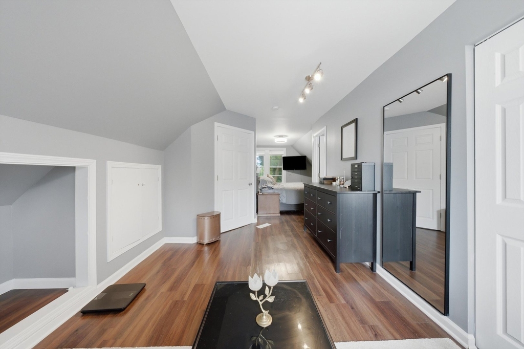 437 W 44th Place - Photo 15