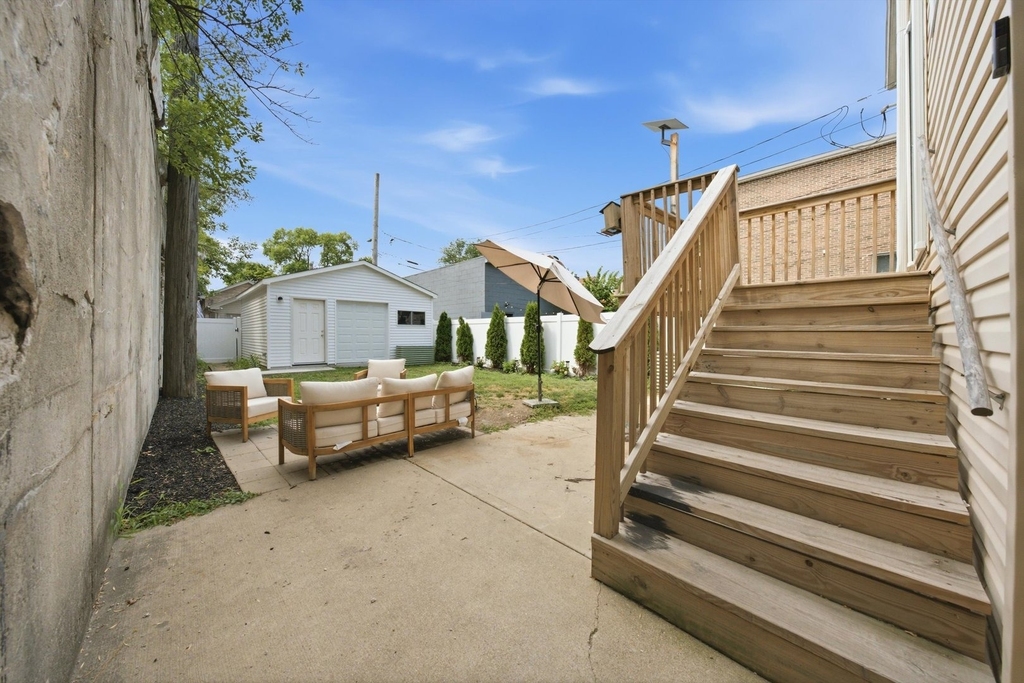 437 W 44th Place - Photo 31