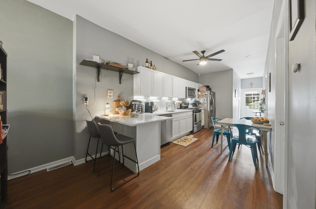 437 W 44th Place - Photo 7