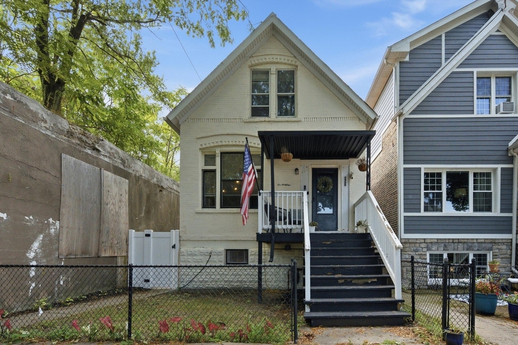 437 W 44th Place - Photo 0