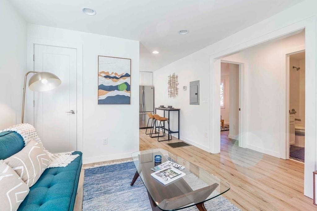 1015 Greenwood Avenue Ne - Photo 2