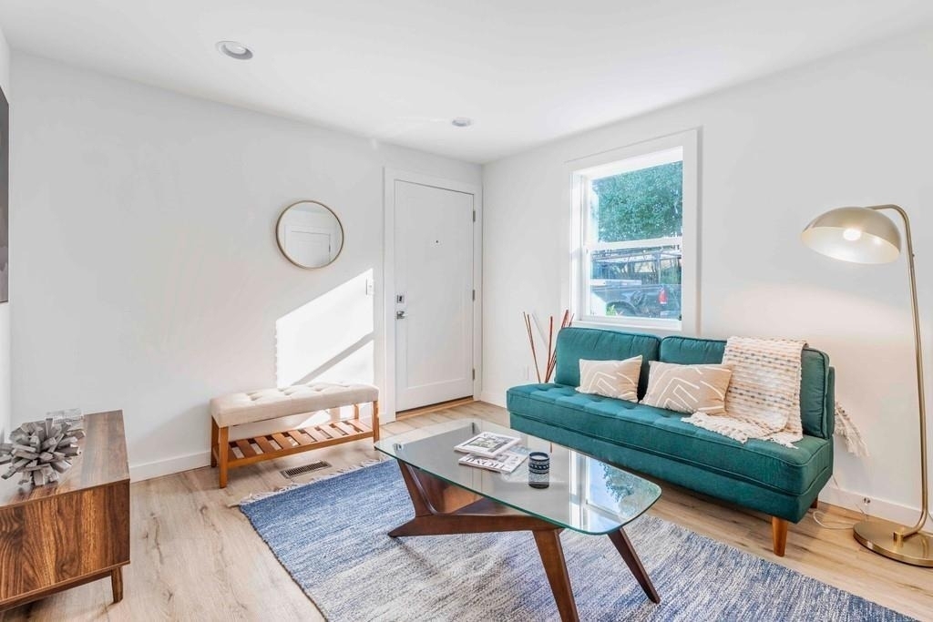1015 Greenwood Avenue Ne - Photo 4