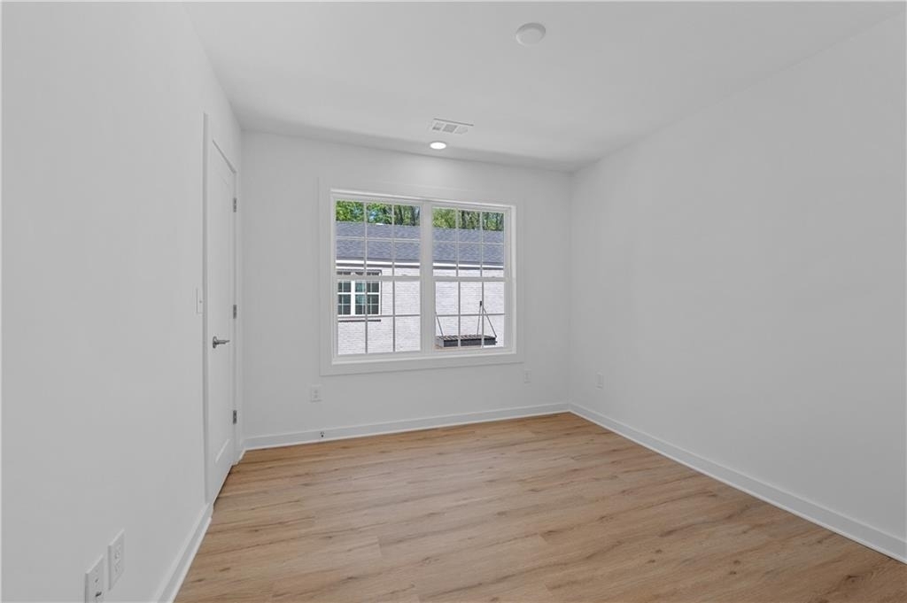 237 Howard Street Ne - Photo 13