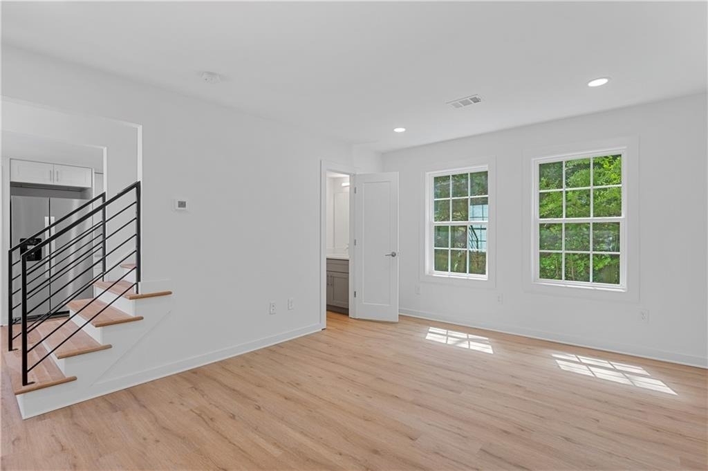 237 Howard Street Ne - Photo 2
