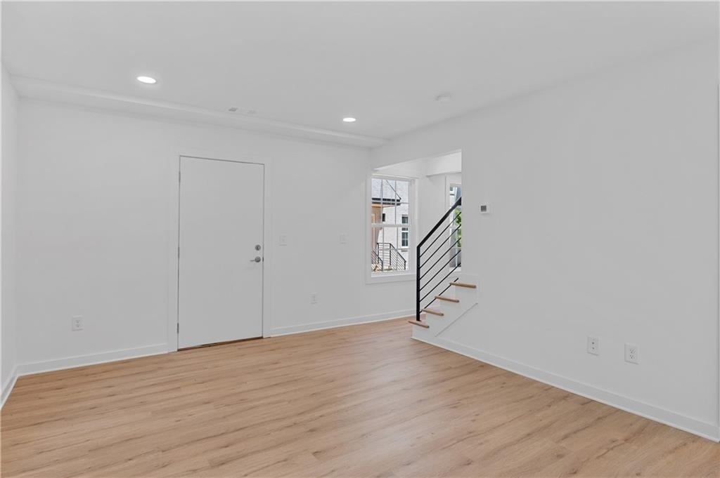 237 Howard Street Ne - Photo 4