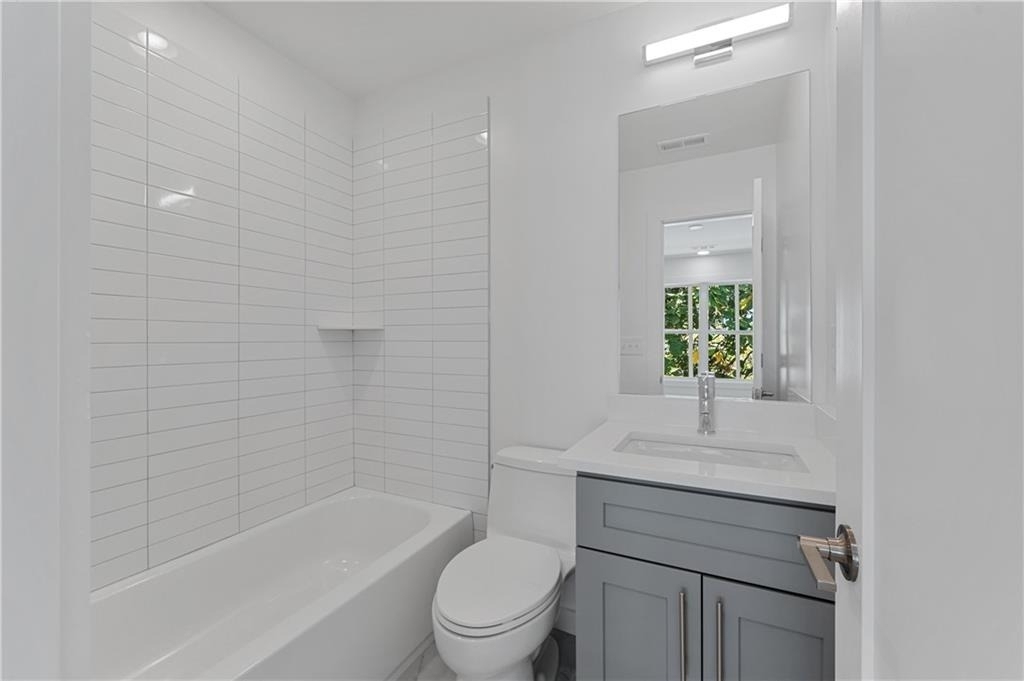 237 Howard Street Ne - Photo 15