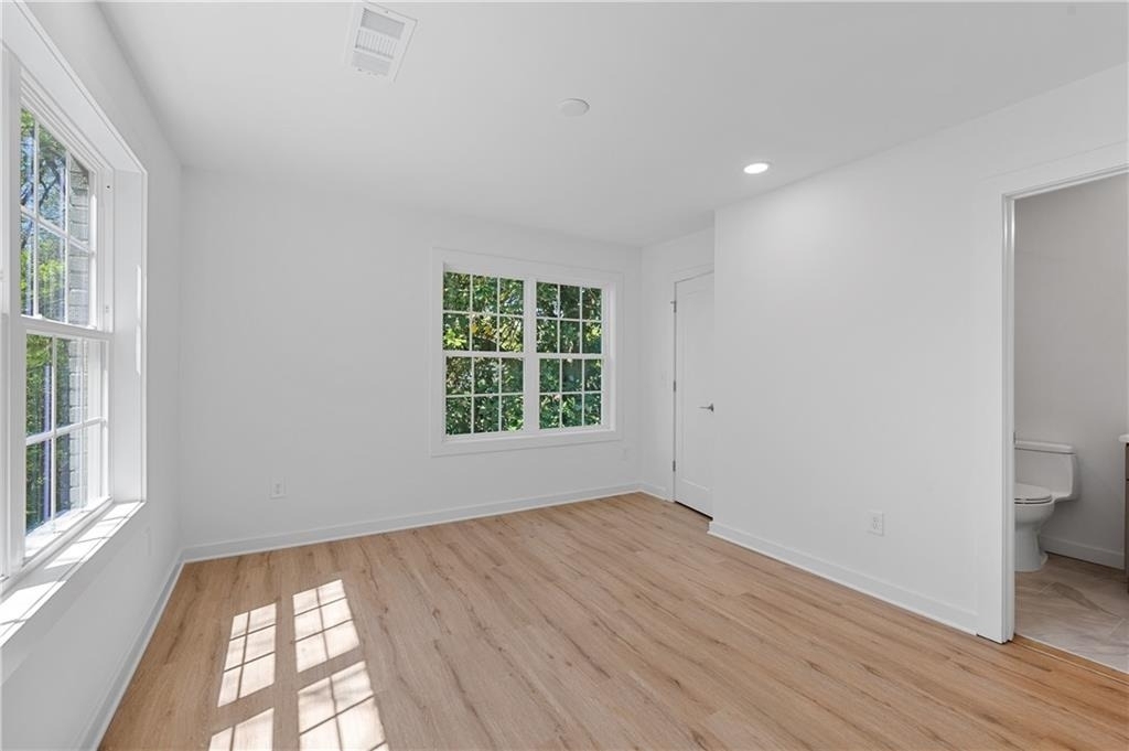 237 Howard Street Ne - Photo 10