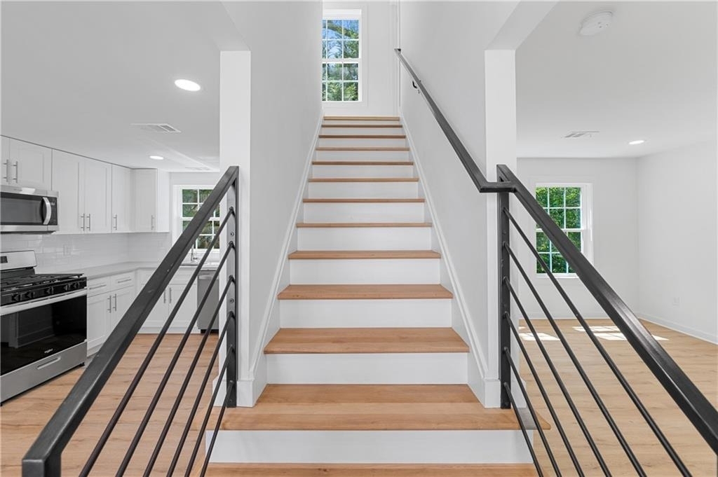 237 Howard Street Ne - Photo 9