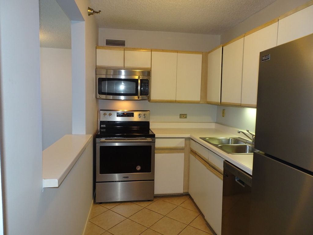 440 N Mcclurg Court - Photo 6