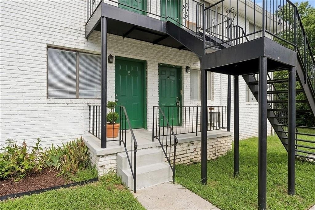 696 Hill Street - Photo 0