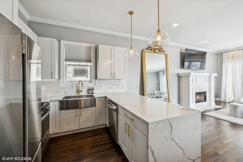 2440 W Cortez Street - Photo 2