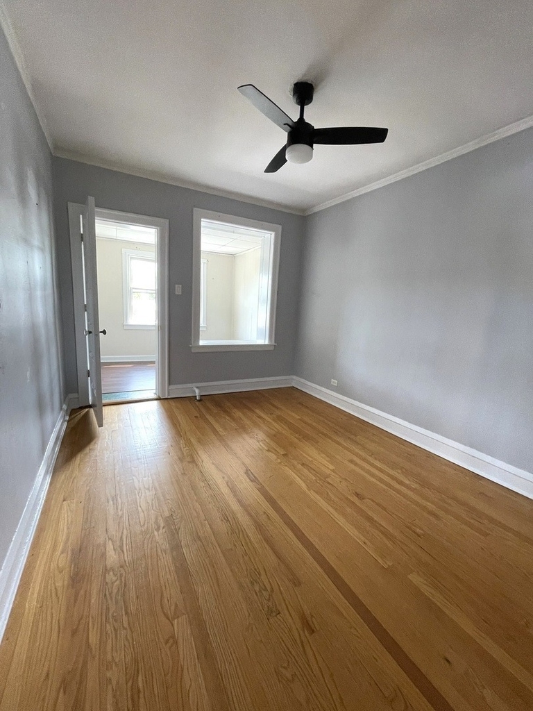 1445 W Thome Avenue - Photo 8