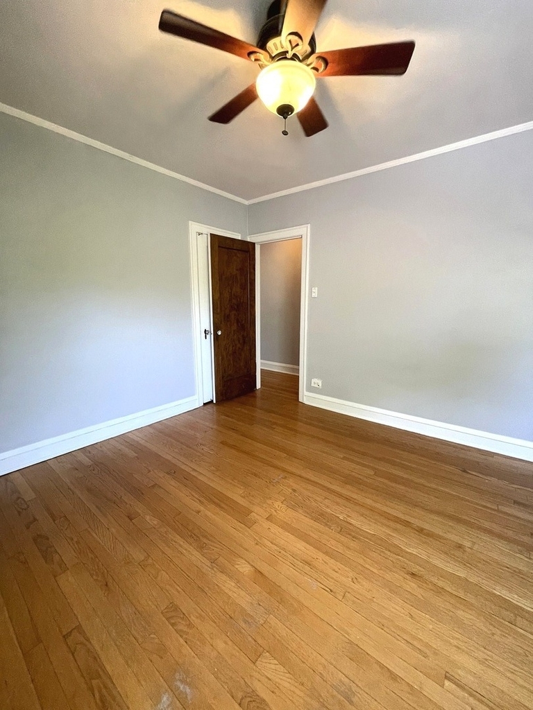 1445 W Thome Avenue - Photo 4